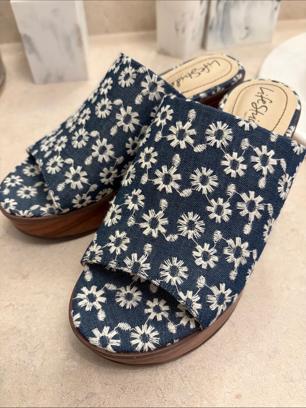 Life Stride Ladies, Blue Jean & Embroidered  White Floral Slide Wedges. S6. NEW